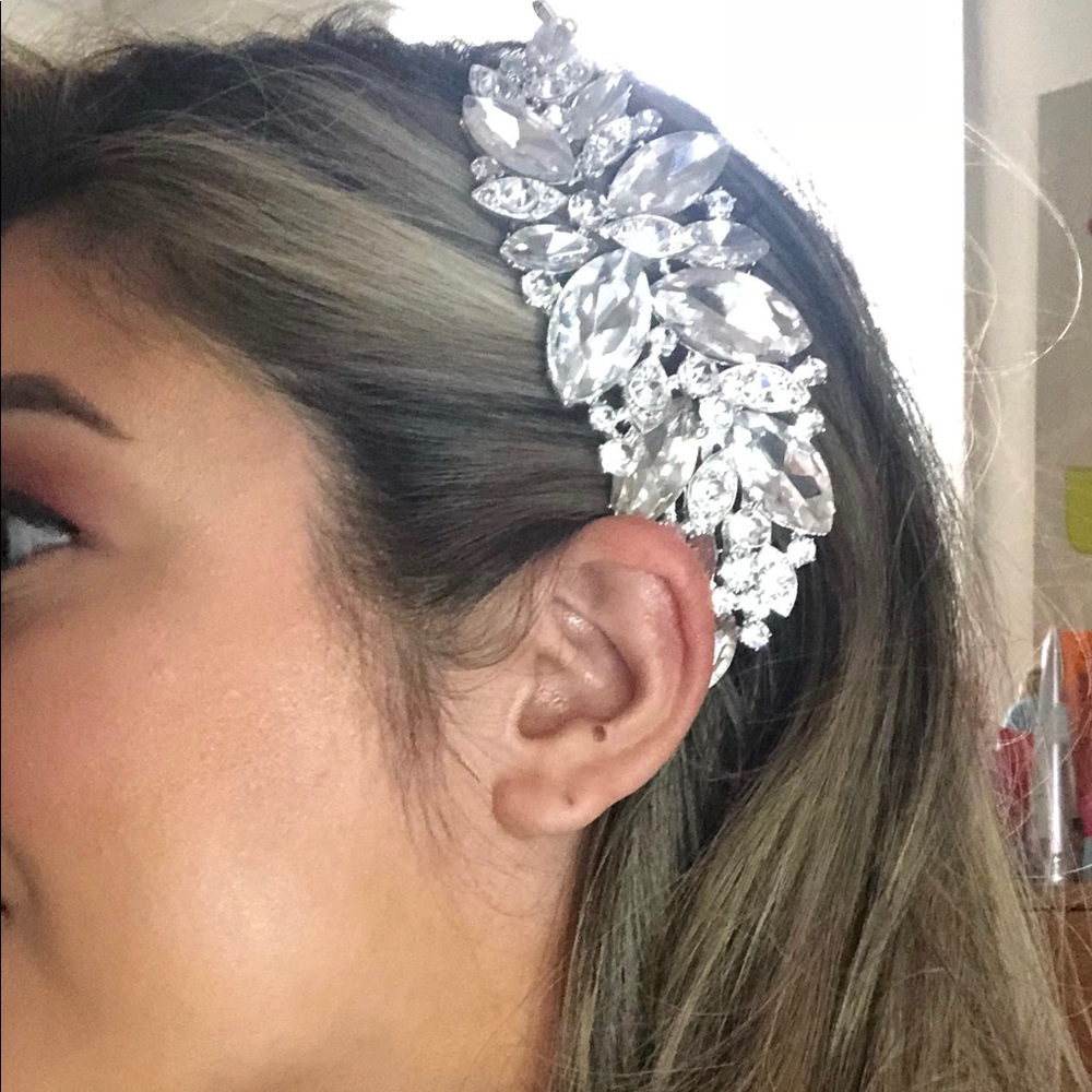 Jeweled hair piece